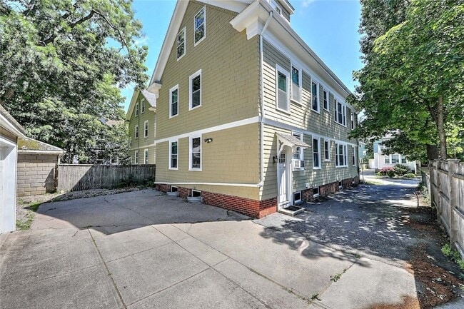 Photo - 168 4th St