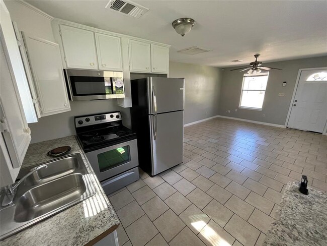 Photo - 1041 Lott Ave