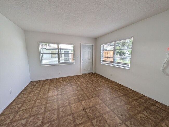 Photo - 2111 Roosevelt St