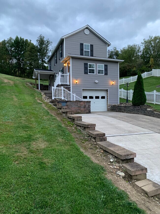 Photo - 3825 Millers Run Rd House