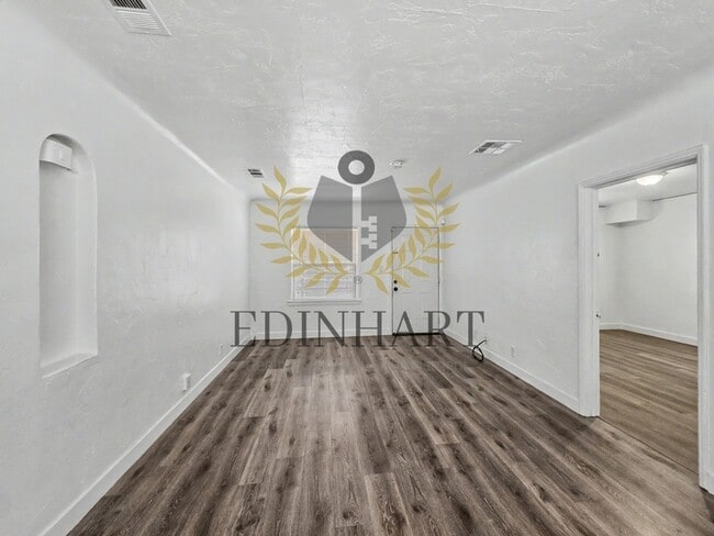 Photo - 3049 E McKinley Ave
