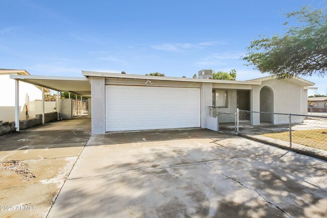 Photo - 5501 N 68th Ave