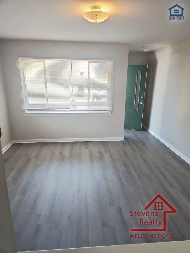 Photo - 1810 Portland St