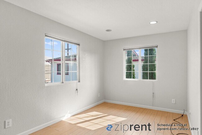 Photo - 1829 Hamlet St