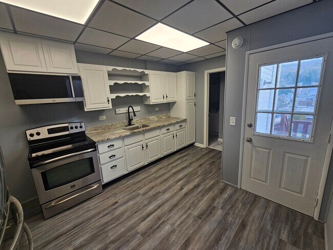 Photo - 1650 Mineral Spring Rd