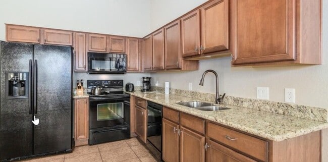 2218 E Huntington Dr