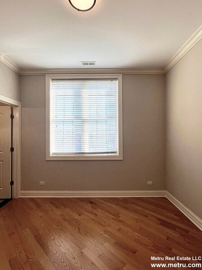 Photo - 2338 W Morse Ave Unidad 4-C