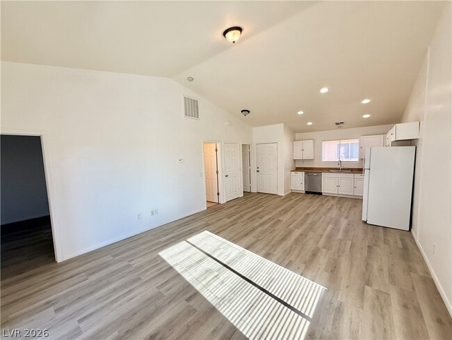 Photo - 1070 S Potro Ave