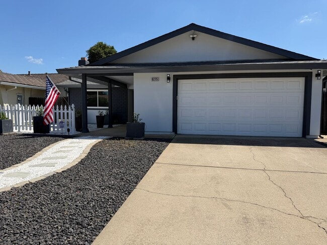 Photo - Absolutely gorgeous 3 bedroom 2 bath house