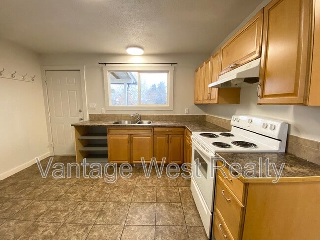 Photo - 630-D Belgo Rd