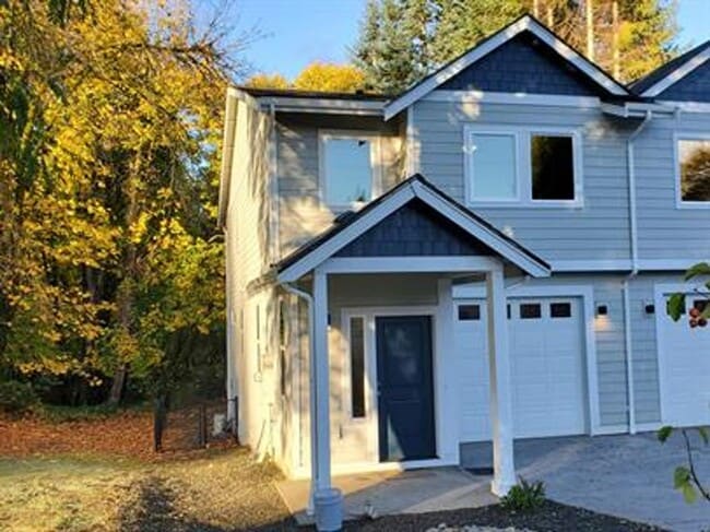 Photo - 3 Bedroom 2.5 Bath in Tumwater
