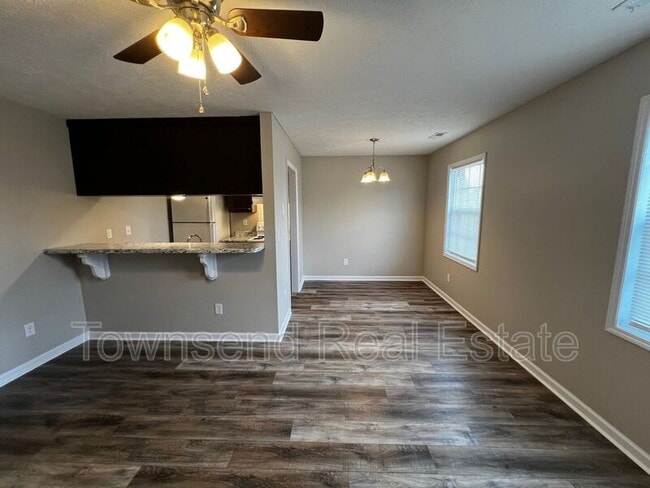 Building Photo - 1425 Ireland Dr