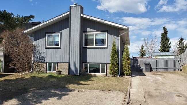 Photo - 4118-4151 51 Ave