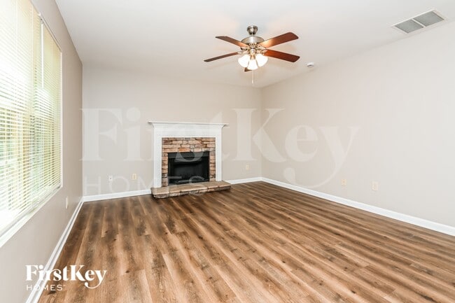 Photo - 380 Pine Tree Dr