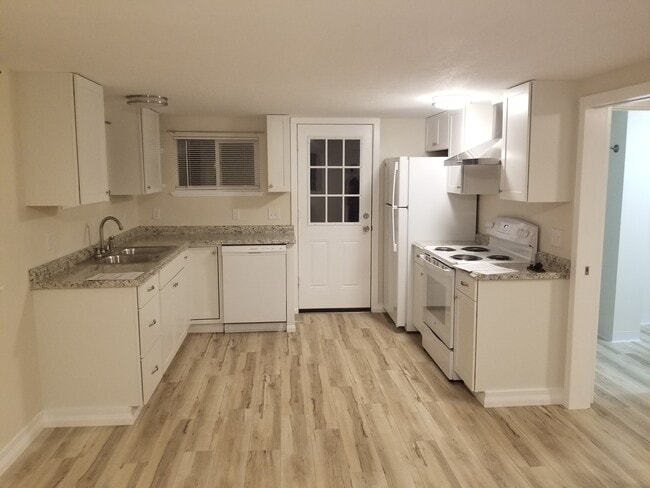 Building Photo - 98 W Lincoln Ave Unit 1
