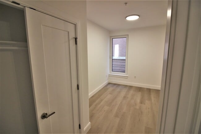 8 Newcomb St Unidad 202