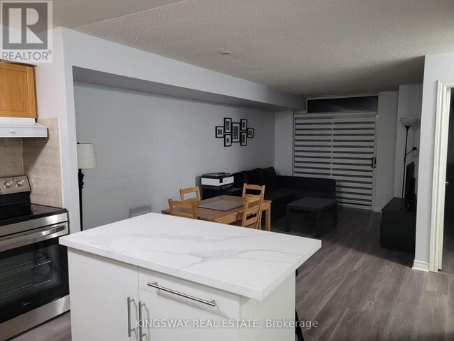 Photo - 3880 Duke of York Blvd Unité 602