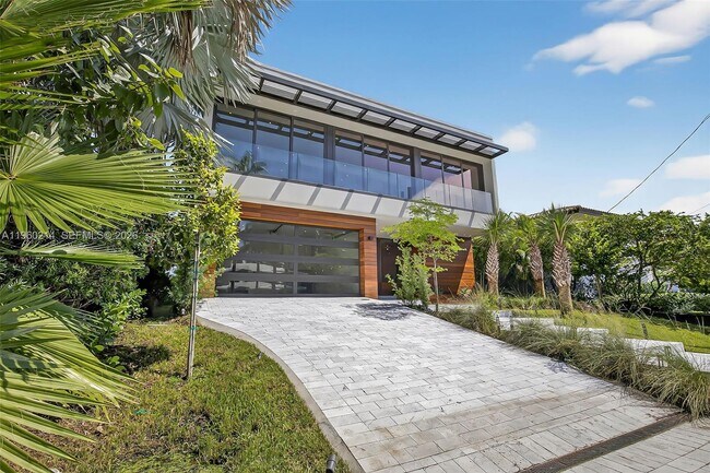 620 Solar Isle Dr