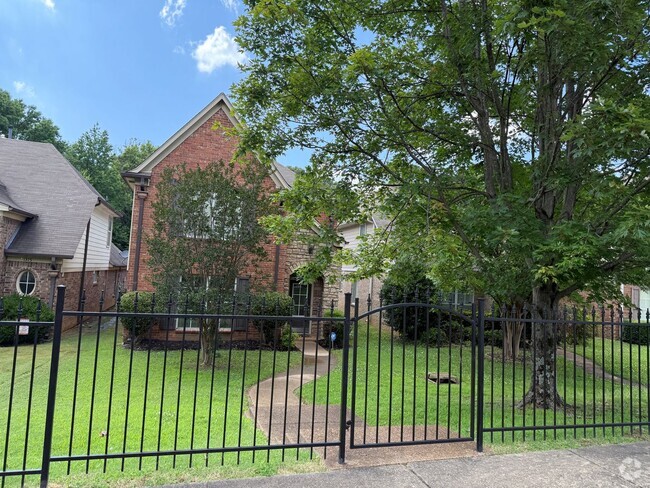 Building Photo - ADORABLE TWO STORY HOME IN GREAT LOCATION!