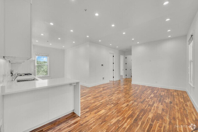 Building Photo - 1121 Folsom St Rental