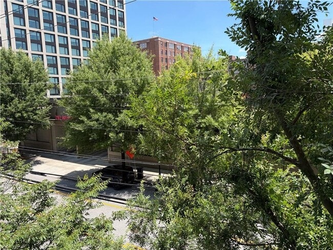 Building Photo - 620 Glen Iris Dr NE Unit 207
