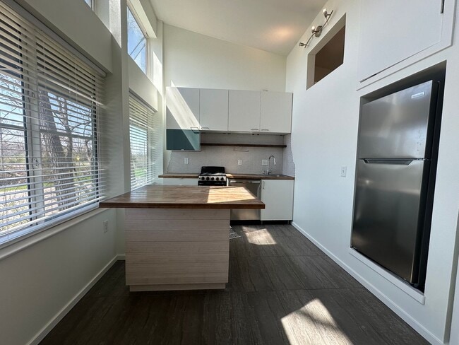 Building Photo - 3048 Anderberg Dr Unit 3048 - 8