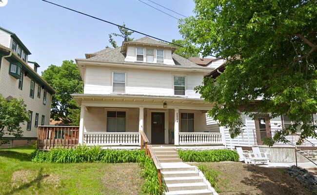 Building Photo - Charming 4-Bedroom Home in East Isles