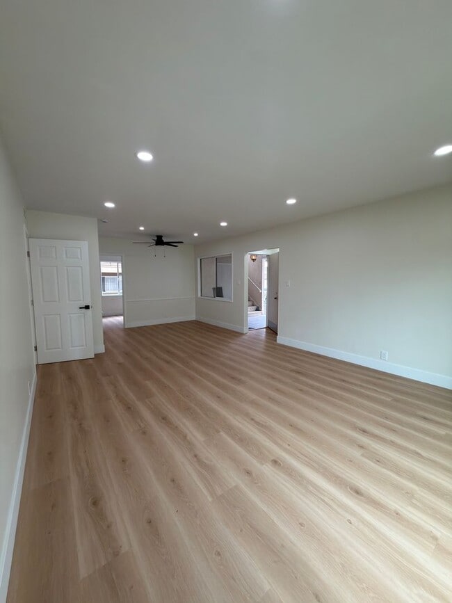 8320 Sargent Ave Unit B