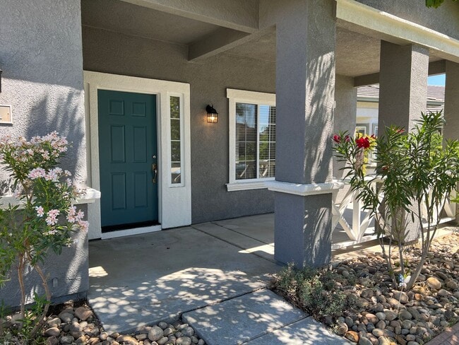 Photo - Large 4 bedroom located on a well maintained court!