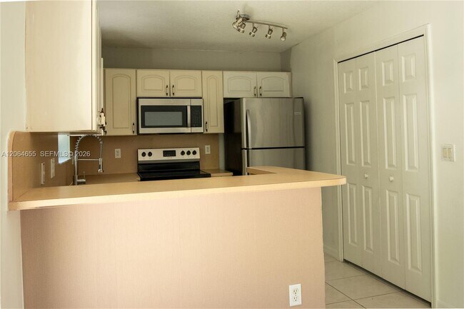Photo - 1240 SE 31st Ct Unidad 106-32