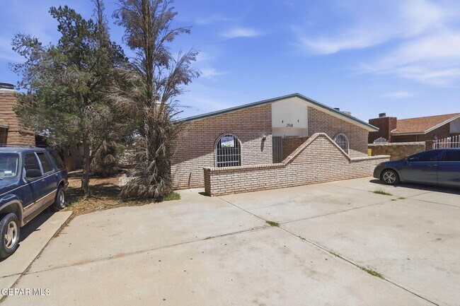 Photo - 2918 E Glen Dr