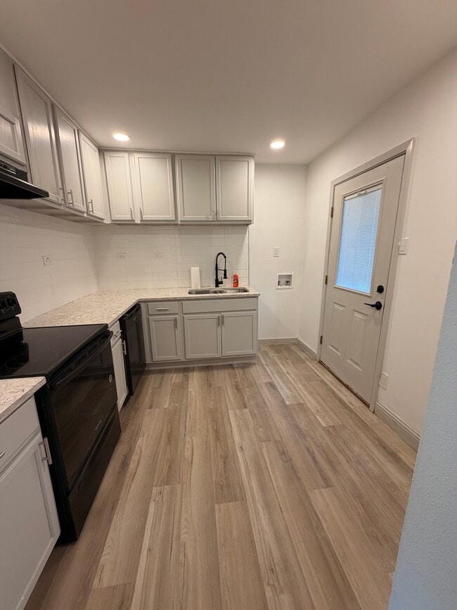 Building Photo - 3 Pershing Dr Unit B