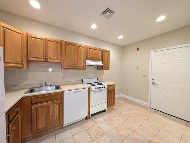 Photo - 454 Green St Unit 3