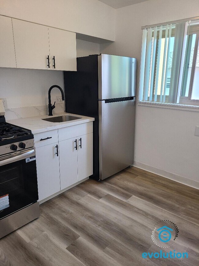 Building Photo - 633 Missouri St Rental