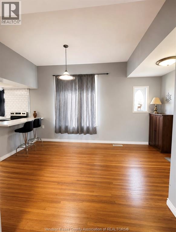 Photo - 272 McKay Ave