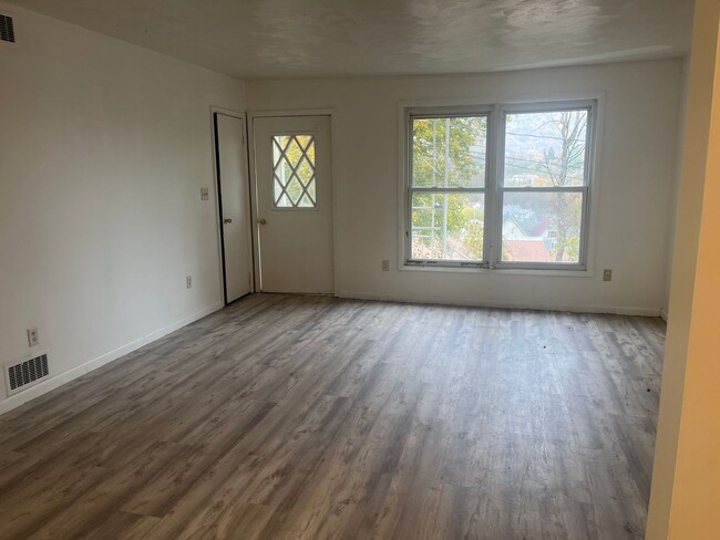 Photo - 714 Valentine St Apartment Unit 1