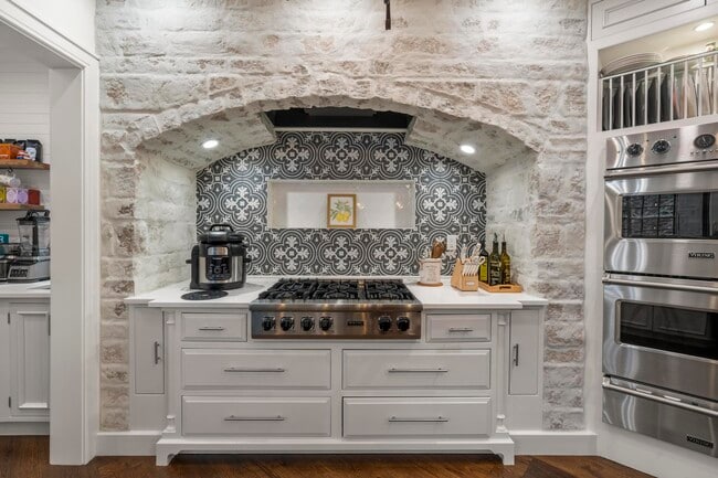 Photo - Guilford Gatehouse West