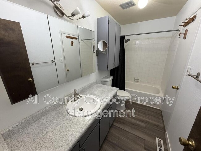 Photo - 1150 N 18th St