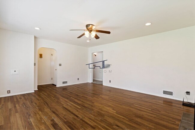 1332 36th St Unit Upper Unit