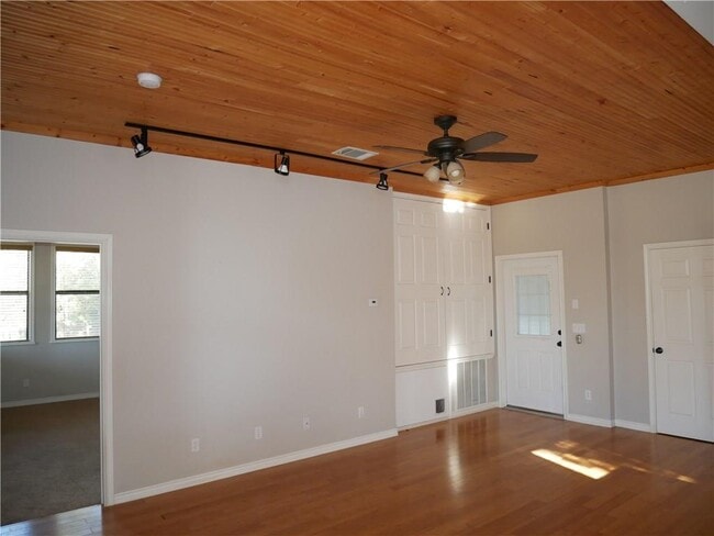 Photo - 16216 Stewart Rd Unit B