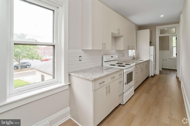 Building Photo - 243 Chestnut St Rental
