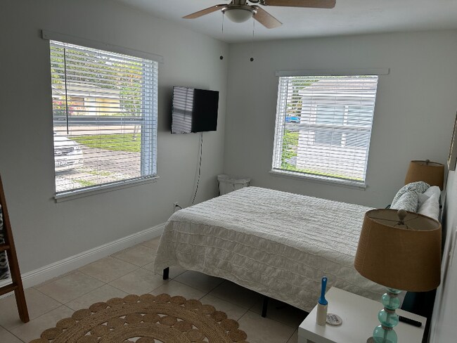 Photo - 230 SW 15th St Unidad A