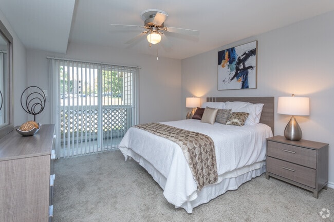 2BR, 2BA - 1,149 SF