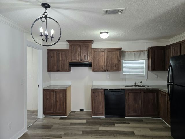 Photo - 216 Willow Ln