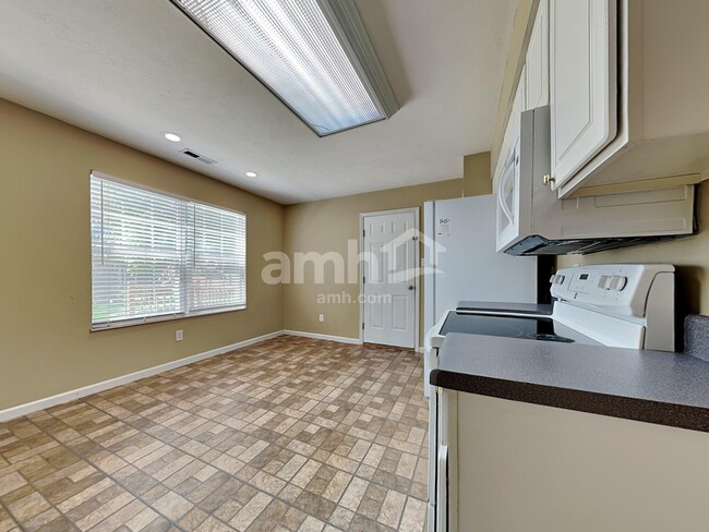 Photo - 6937 Cherry Grove Rd
