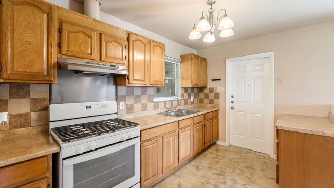 Photo - 218 E Villaret Blvd