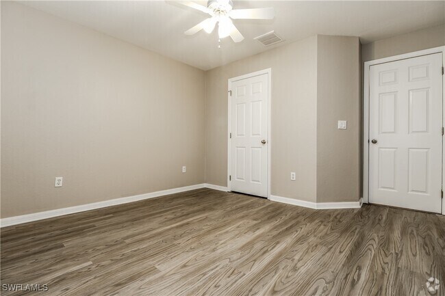 Building Photo - 1119 NE 5th Ave Rental