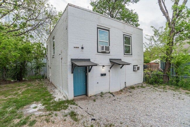 Photo - 2737 Stuart Dr Unit 2737 Stuart #2 - Back