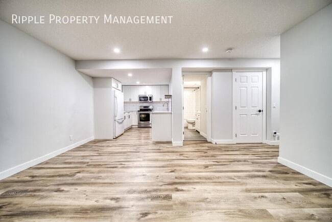 Photo - 2 bedroom+ den 1 bathroom basement in the community of Dalhousie