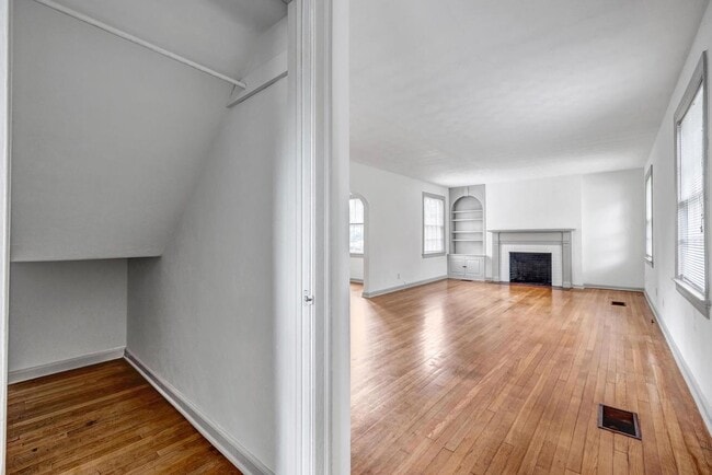 Building Photo - 2920 Riverside Ave Rental